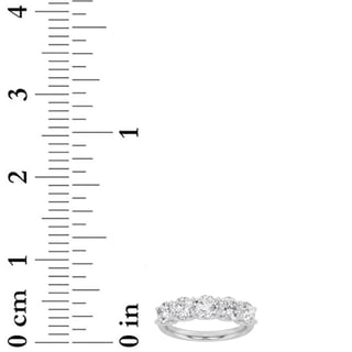 Diamond cluster ring shown next to a measurement ruler displaying size scale in centimeters and inches